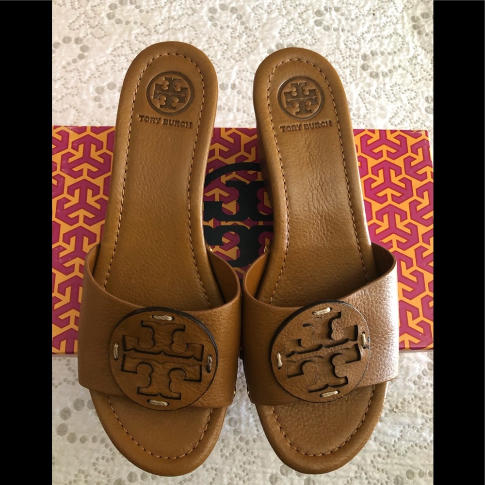 New Tory Burch Patti wedge in camel brown 8.5B